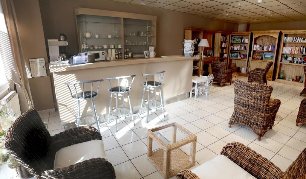 Logis Louise De Savoie Hotel