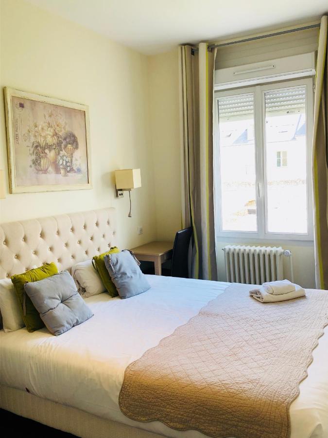 Logis Louise De Savoie Hotel 2*